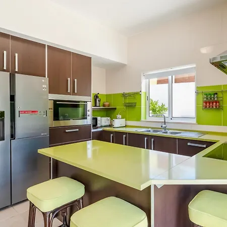 Bright 3bdr House With Pool By Lovelystay * Portimão