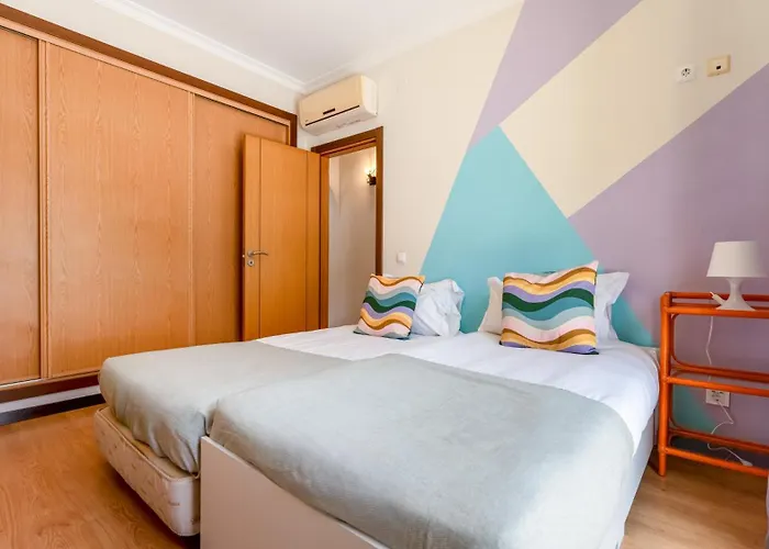 Dom wakacyjny Bright 3bdr House With Pool By Lovelystay