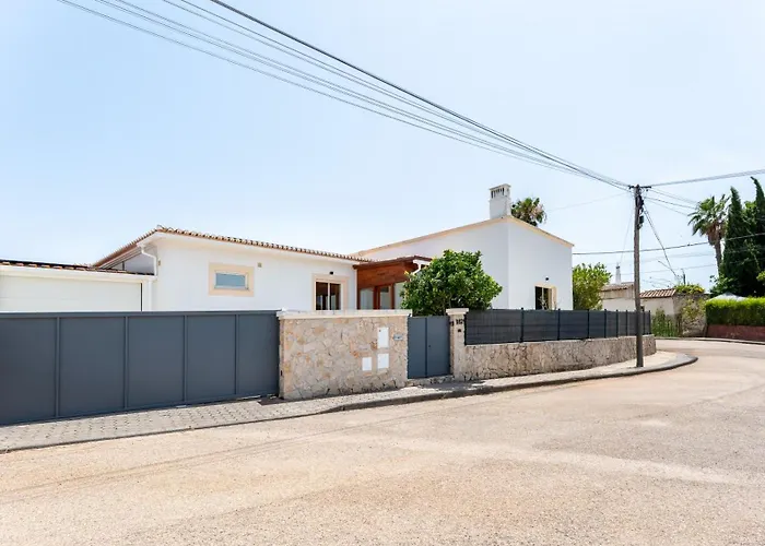 Bright 3bdr House With Pool By Lovelystay Portimão